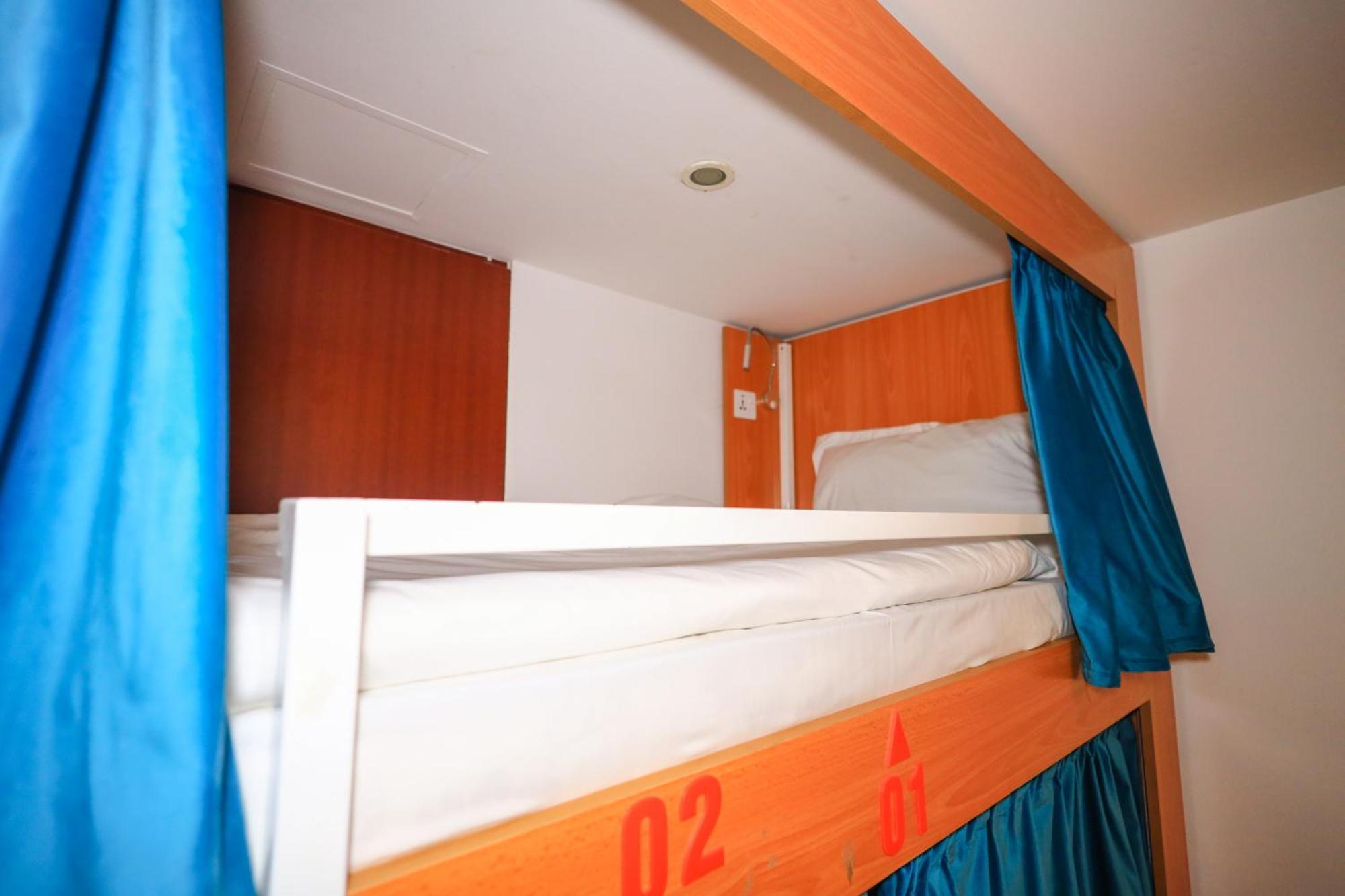 Lunar Hostel 96 Dubai Exterior foto